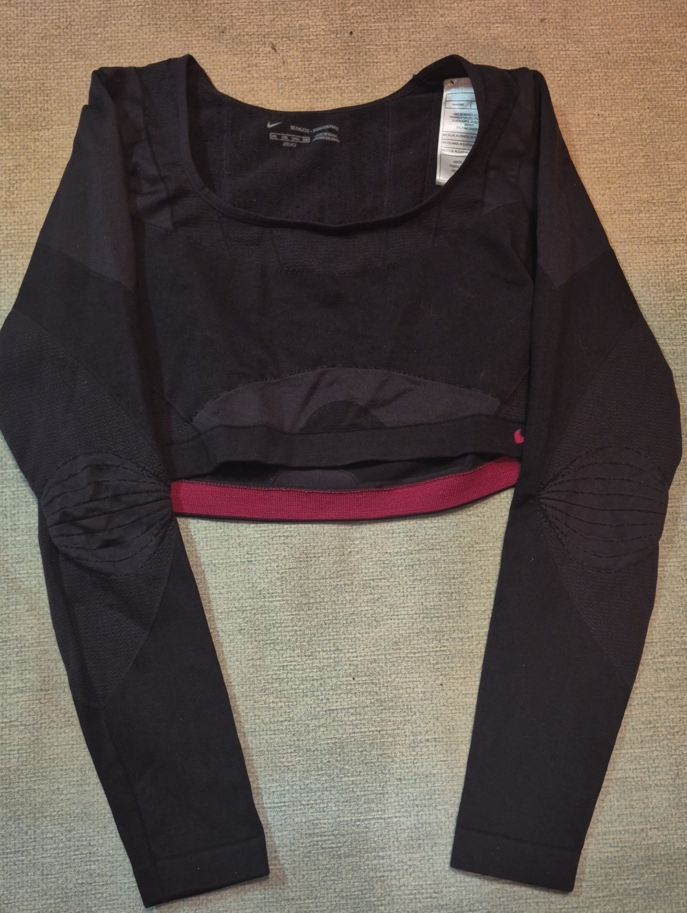 Nike Black Long-Sleeve Cropped Athletic Top with Burgundy Hem